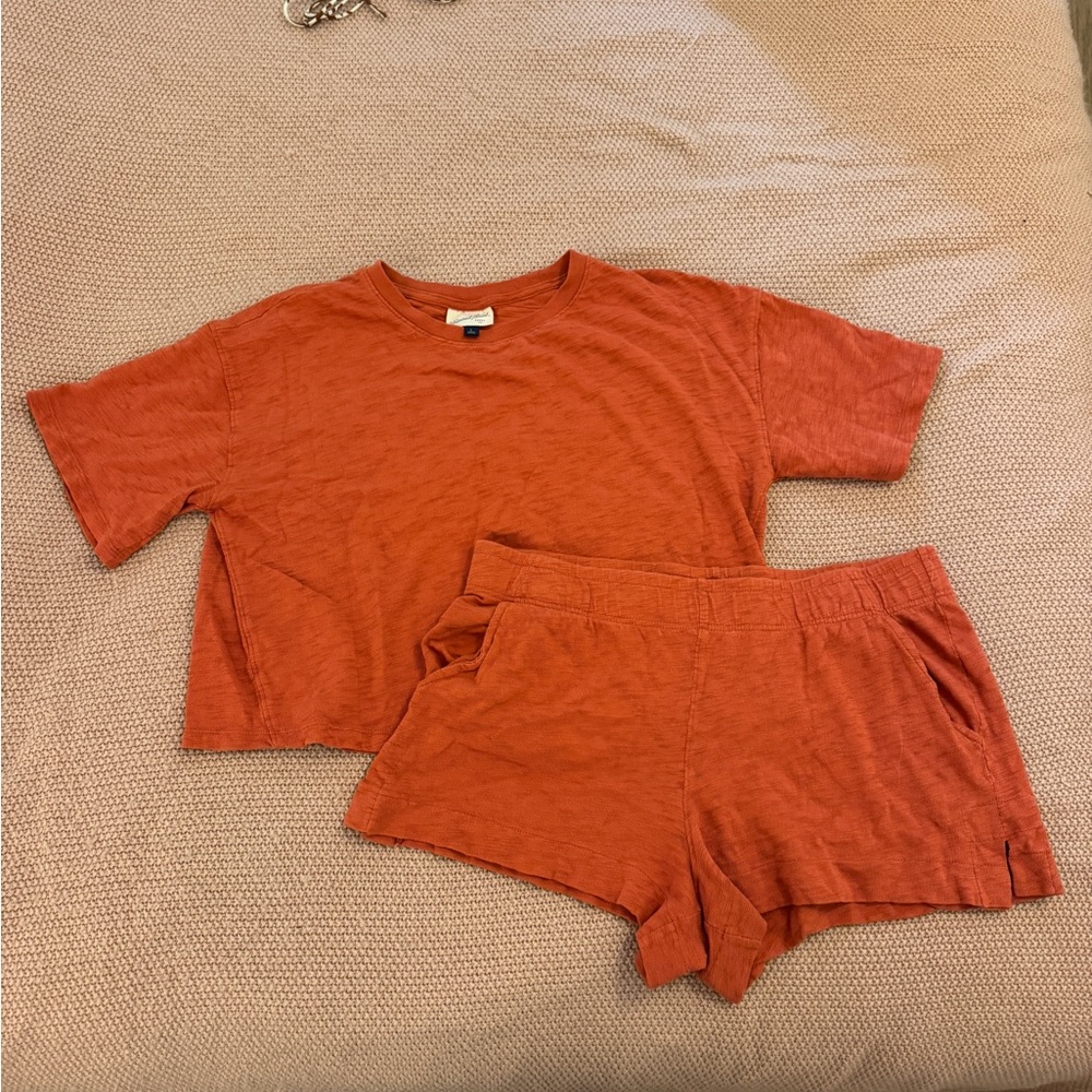 Universal Thread Rust Textured Top
